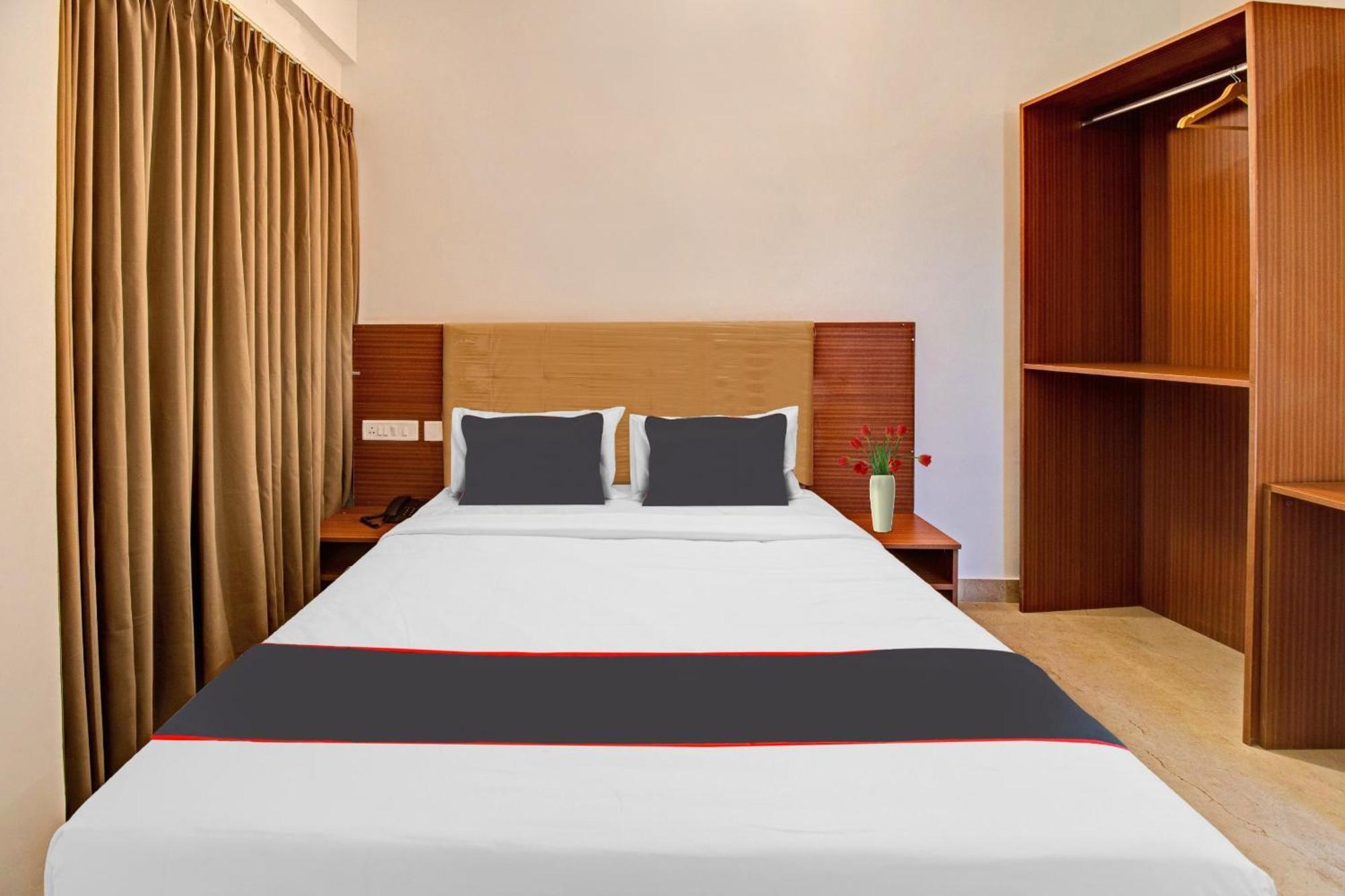 Super Collection O Petals Otium Business Hotel Bangalore Exterior foto